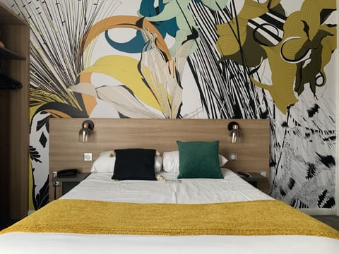 Superior Double Room | Premium bedding, desk, blackout drapes, iron/ironing board