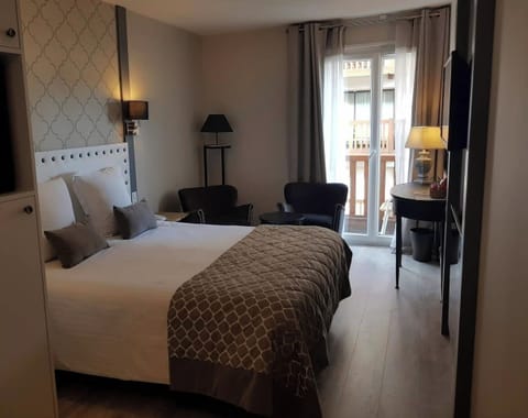 Comfort Double Room | Premium bedding, in-room safe, blackout drapes, iron/ironing board