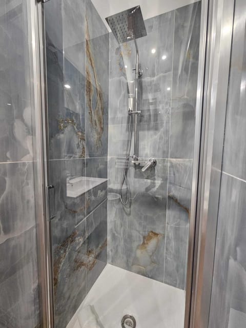 Desk, laptop workspace, free WiFi