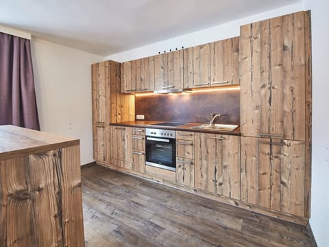 Classic House, Mountain View | Private kitchen | Electric kettle, highchair