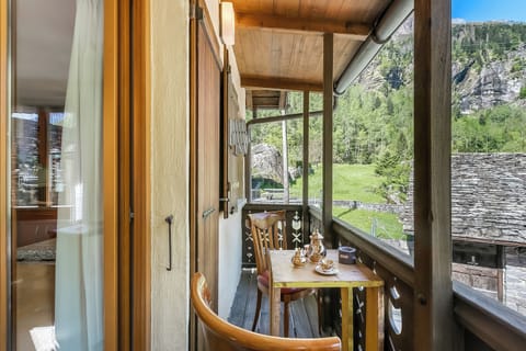 Family Apartment, 2 Bedrooms, 2 Bathrooms, Mountainside (Casa Andy 2 Val Lavizzara with Views) | Outdoor dining