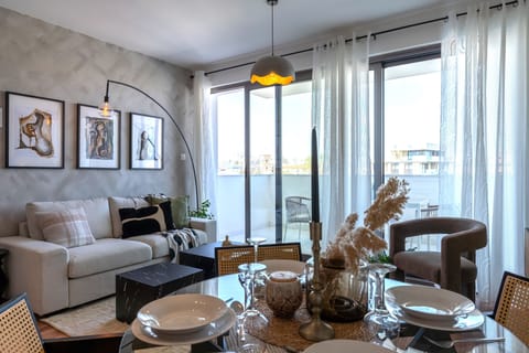 Luna | In-room dining