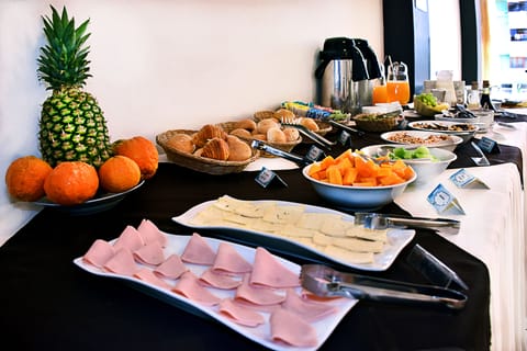 Free daily continental breakfast