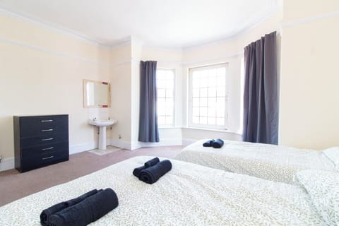 Twin Room | Free WiFi