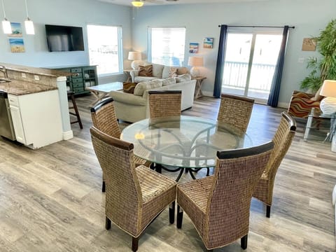 Condo, 4 Bedrooms | Interior