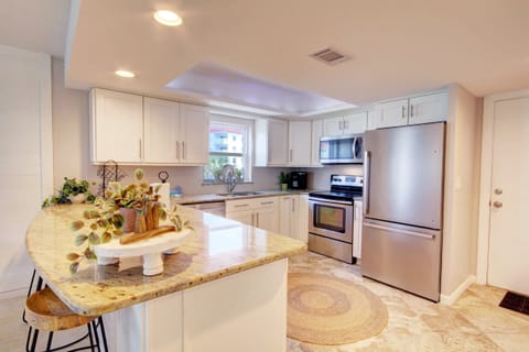 Condo, 2 Bedrooms | Private kitchen | Fridge, oven, coffee/tea maker, toaster