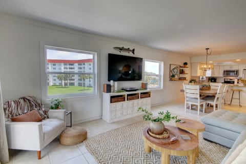 Condo, 2 Bedrooms | Living area | Smart TV
