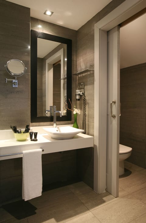 Free toiletries, hair dryer, bathrobes, slippers