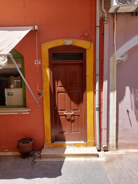 Apartment | 2 bedrooms, desk