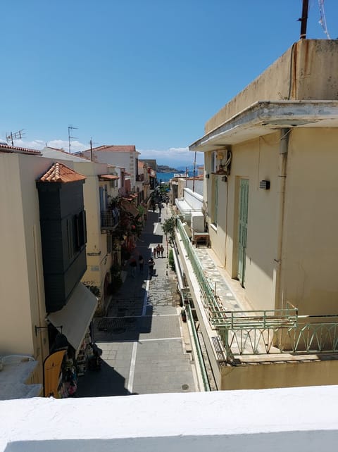 Apartment | 2 bedrooms, desk