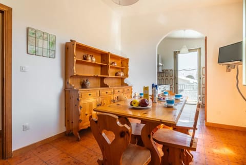 Apartment, 3 Bedrooms, Balcony | Dining room