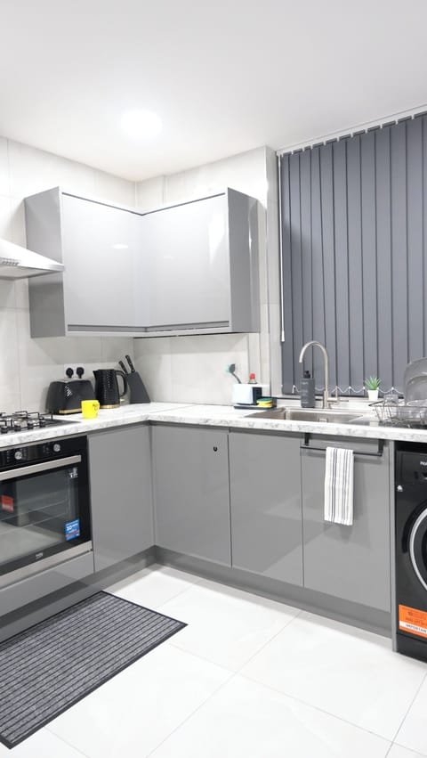 House | Private kitchen | Fridge, microwave, oven, stovetop