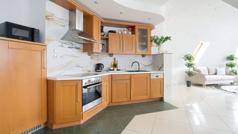 Apartment (59) | Private kitchen | Fridge, stovetop, electric kettle, cookware/dishes/utensils