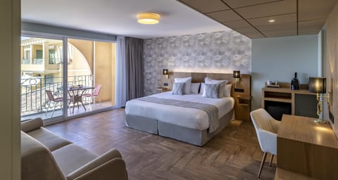 Junior Suite, 1 King Bed, Non Smoking (with Sofabed) | Pillowtop beds, in-room safe, individually decorated, desk