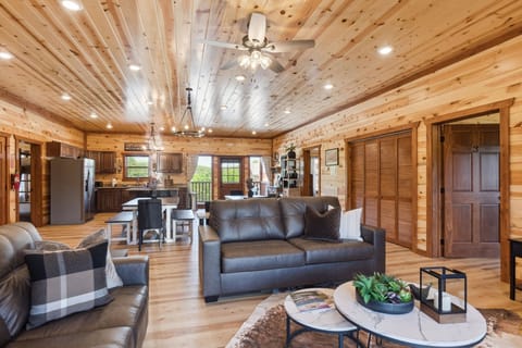 Cabin, Multiple Bedrooms | Living area | Smart TV