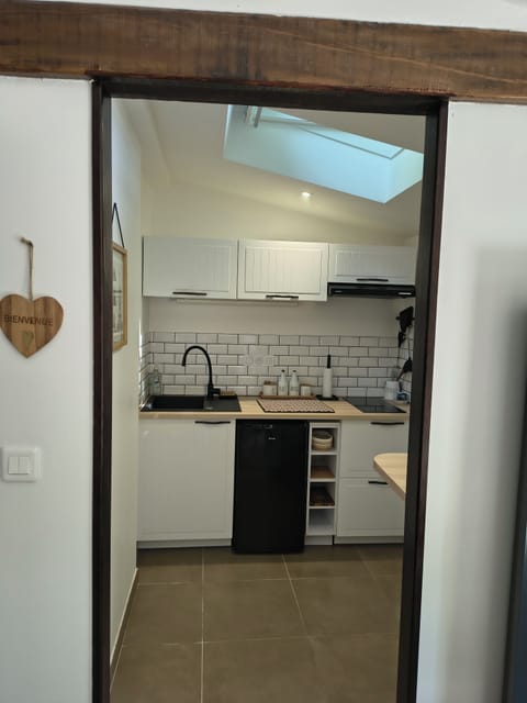 Superior Cottage | Private kitchen | Fridge, microwave, stovetop, espresso maker