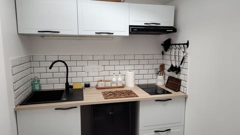 Superior Cottage | Private kitchen | Fridge, microwave, stovetop, espresso maker