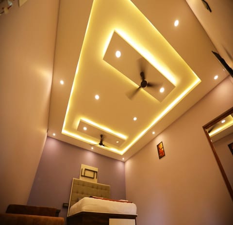 Deluxe Double Room | Desk, free WiFi, bed sheets