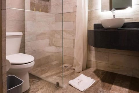 Standard Room, 1 Double Bed | Bathroom | Shower, free toiletries, hair dryer, towels