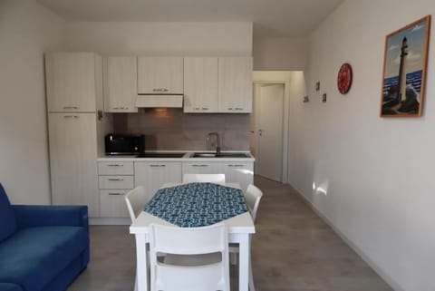 Apartment, 1 Bedroom, Balcony | Dining room