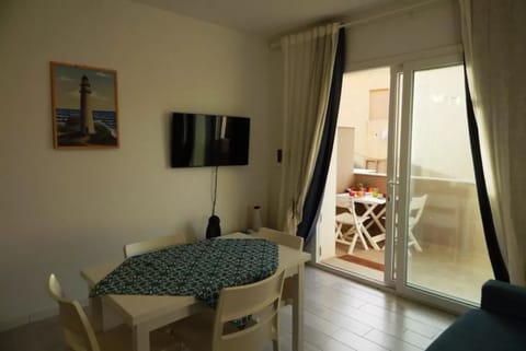 Apartment, 1 Bedroom, Balcony | Dining