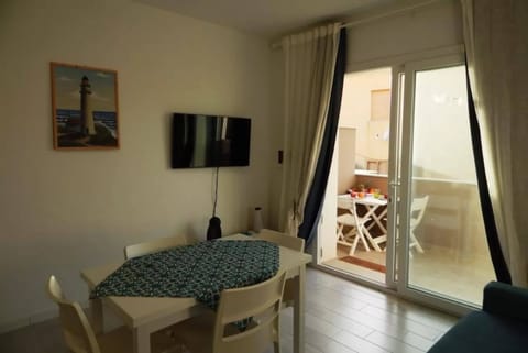 Apartment, 1 Bedroom, Balcony | Dining