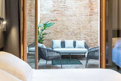 Deluxe Double Room, Patio, Courtyard View | In-room safe, desk, free WiFi