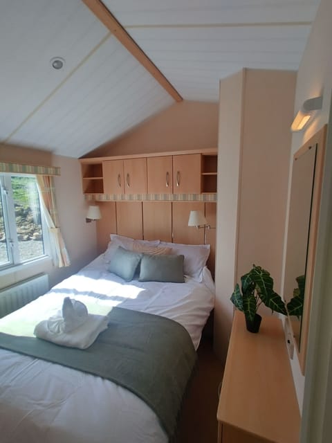 Deluxe Chalet, 3 Bedrooms, Kitchen | Individually decorated, individually furnished, iron/ironing board