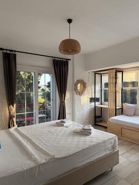 Superior Room, Balcony, Garden View | Soundproofing, free WiFi