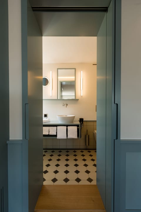 Double Room | Bathroom | Shower, free toiletries, hair dryer, bathrobes