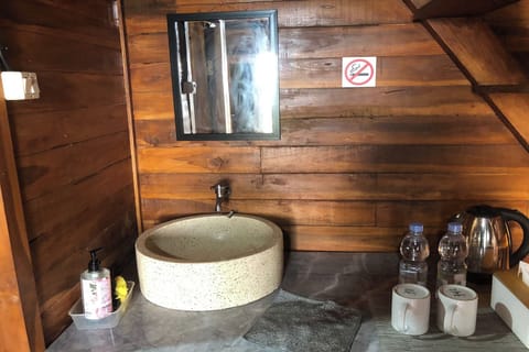 Standard Cabin | Bathroom | Shower, free toiletries, towels