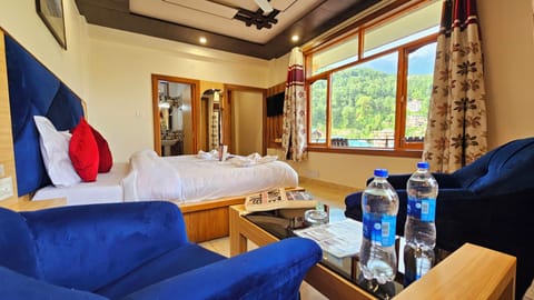 Deluxe Room, Mountain View | Living area | 32-inch LCD TV with cable channels