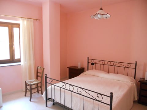 Double Room | Free WiFi, bed sheets