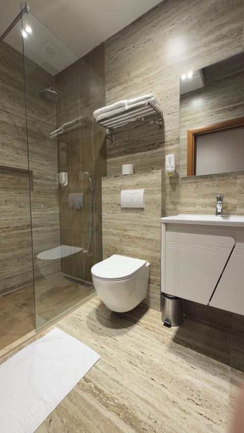 Basic Double Room, City View | Bathroom | Shower, rainfall showerhead, free toiletries, hair dryer