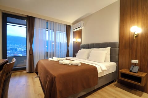 Deluxe Double Room, Balcony, Mountain View | Soundproofing, free WiFi