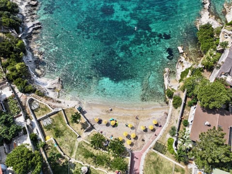 Beach nearby, beach bar