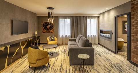 Suite, 1 King Bed, Non Smoking (with Sofabed) | Living room | 105-cm flat-screen TV with cable channels, books, offices