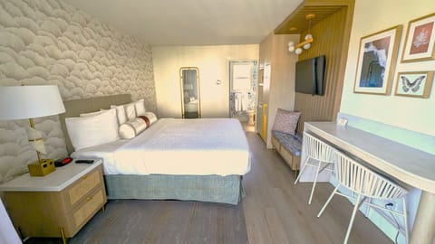 Standard Room, 1 King Bed, Non Smoking | Iron/ironing board, free WiFi, bed sheets