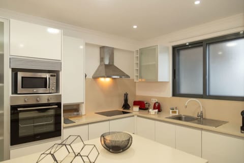 House | 3 bedrooms, desk, Internet