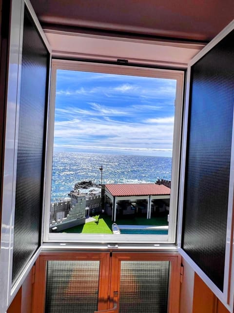 Standard Shared Dormitory, Shared Bathroom, Beach View | Free WiFi
