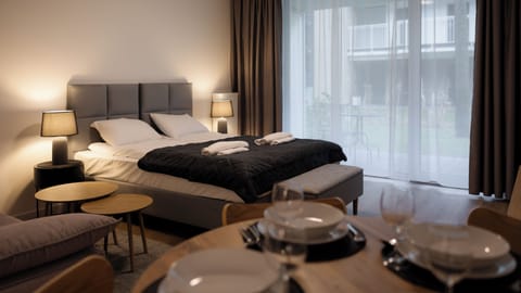 Studio (7B) | Living area | Flat-screen TV