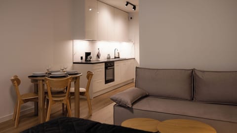 Studio (7B) | Living area | Flat-screen TV