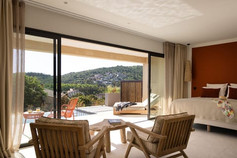 Classic Suite, Ensuite, Sea View (piscine privée) | Pillowtop beds, minibar, in-room safe, free WiFi