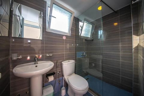 Triple Room, Balcony | Bathroom | Shower, hair dryer, towels