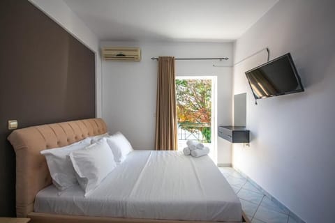 Three-Bedroom Family Room with Balcony and Sea View (5 Adults) | Free WiFi, bed sheets