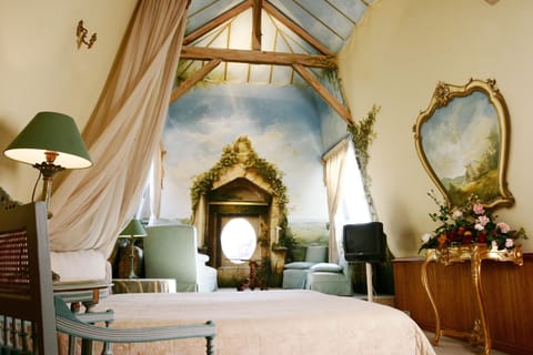 Luxury Suite | Premium bedding, desk, soundproofing, iron/ironing board