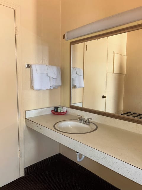 Bathtub, towels, soap, shampoo