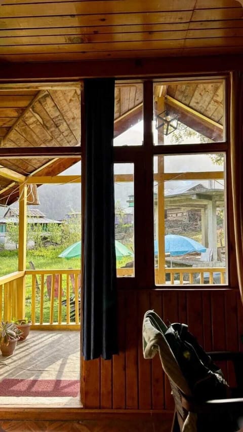 Luxury Room, Mountain View | Soundproofing, rollaway beds, free WiFi, bed sheets