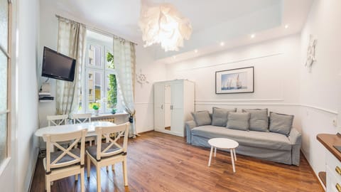 Apartment (1A) | Living area | Flat-screen TV