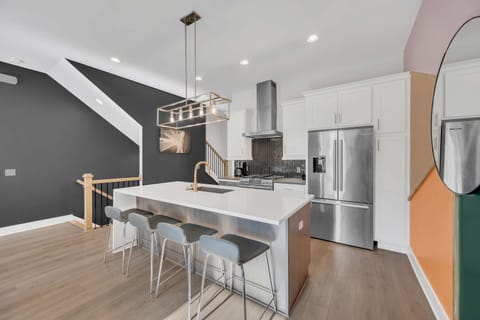 House | 4 bedrooms, desk, Internet